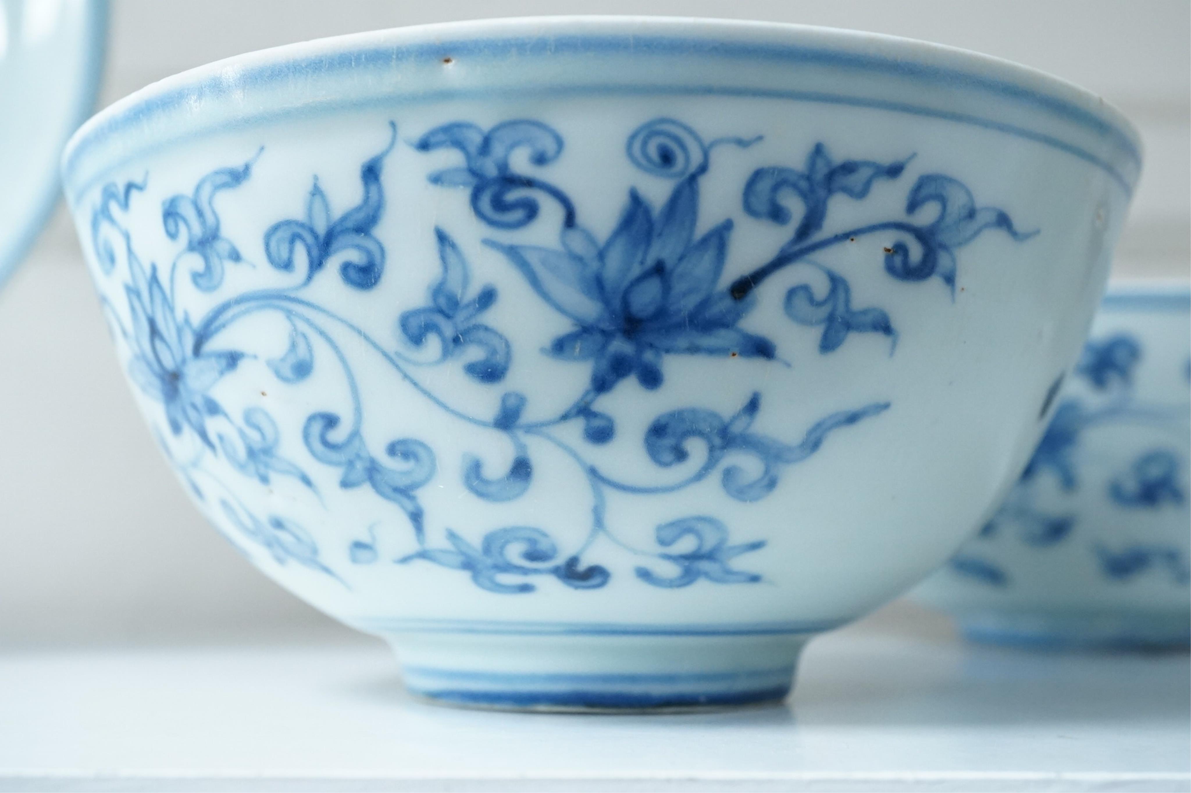 A pair of Chinese blue and white bowls, Ming Dynasty